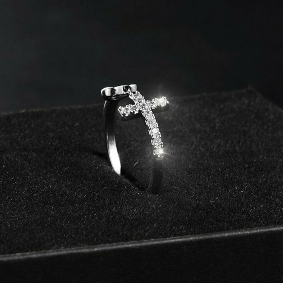 NWOT Silver Cross Heart Diamond Ring - Picture 3 of 5